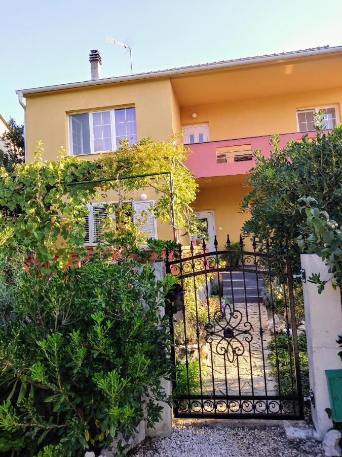 Apartments Mira Biograd Na Moru Exteriör bild