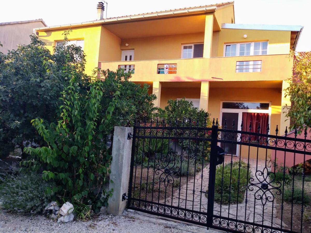 Apartments Mira Biograd Na Moru Exteriör bild