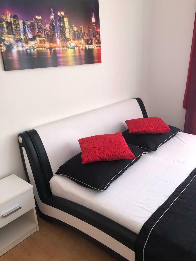 Apartments Mira Biograd Na Moru Exteriör bild