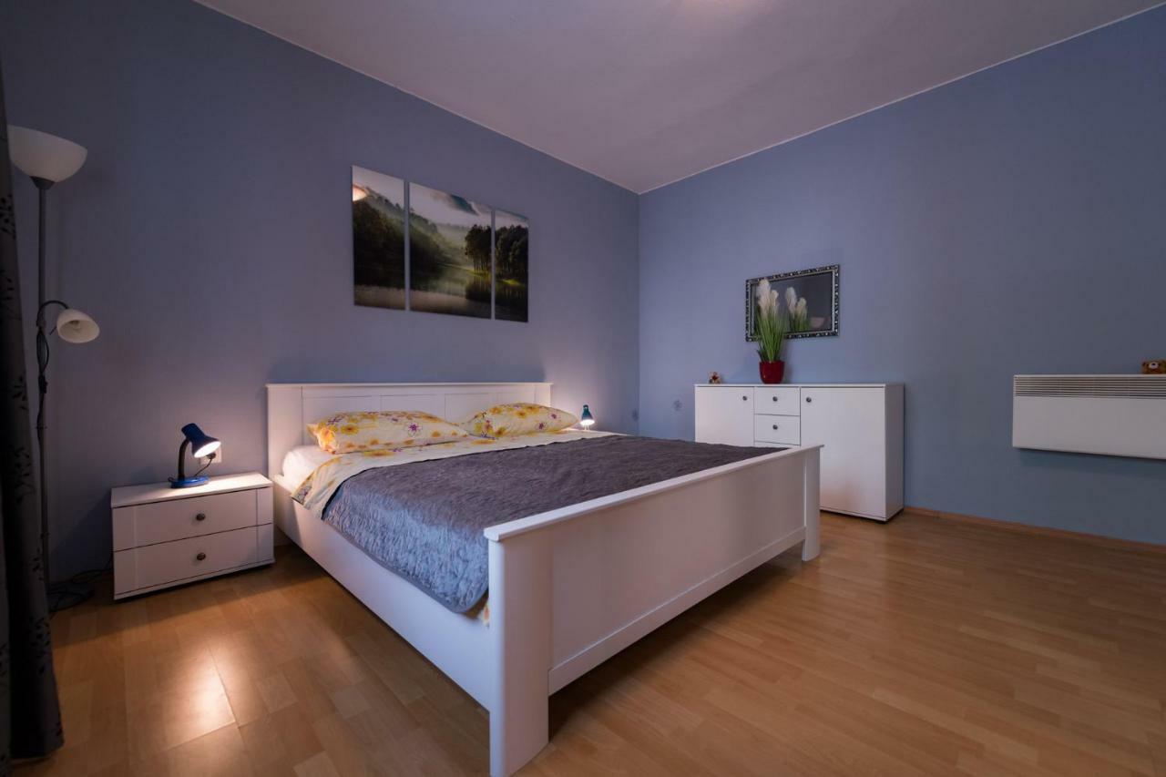 Apartments Mira Biograd Na Moru Exteriör bild